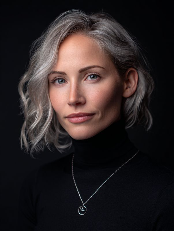 Luna, Astrologin & Human Design Expertin